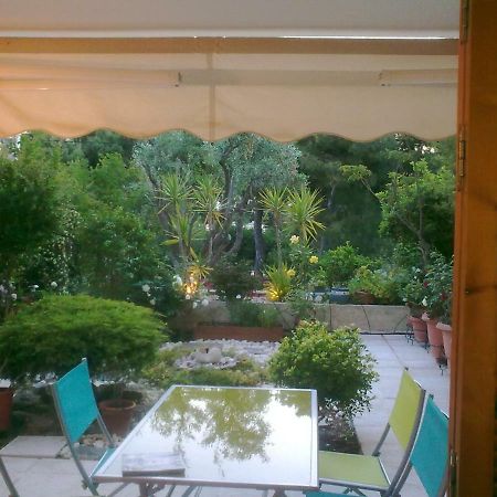 Comfortable Garden Apt Near Vouliagmeni Beach Atény Exteriér fotografie
